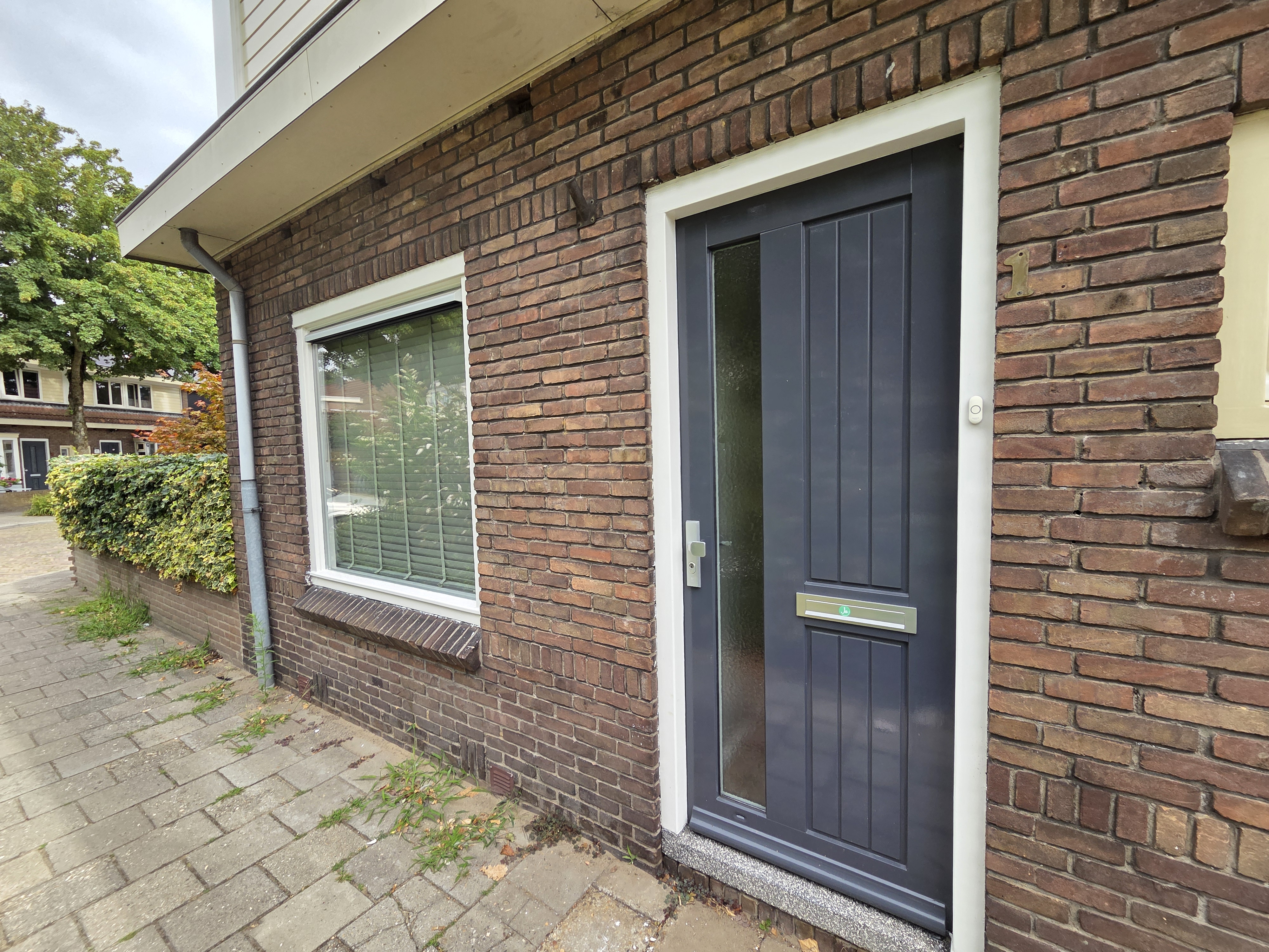 Smyrnadwarsstraat 1